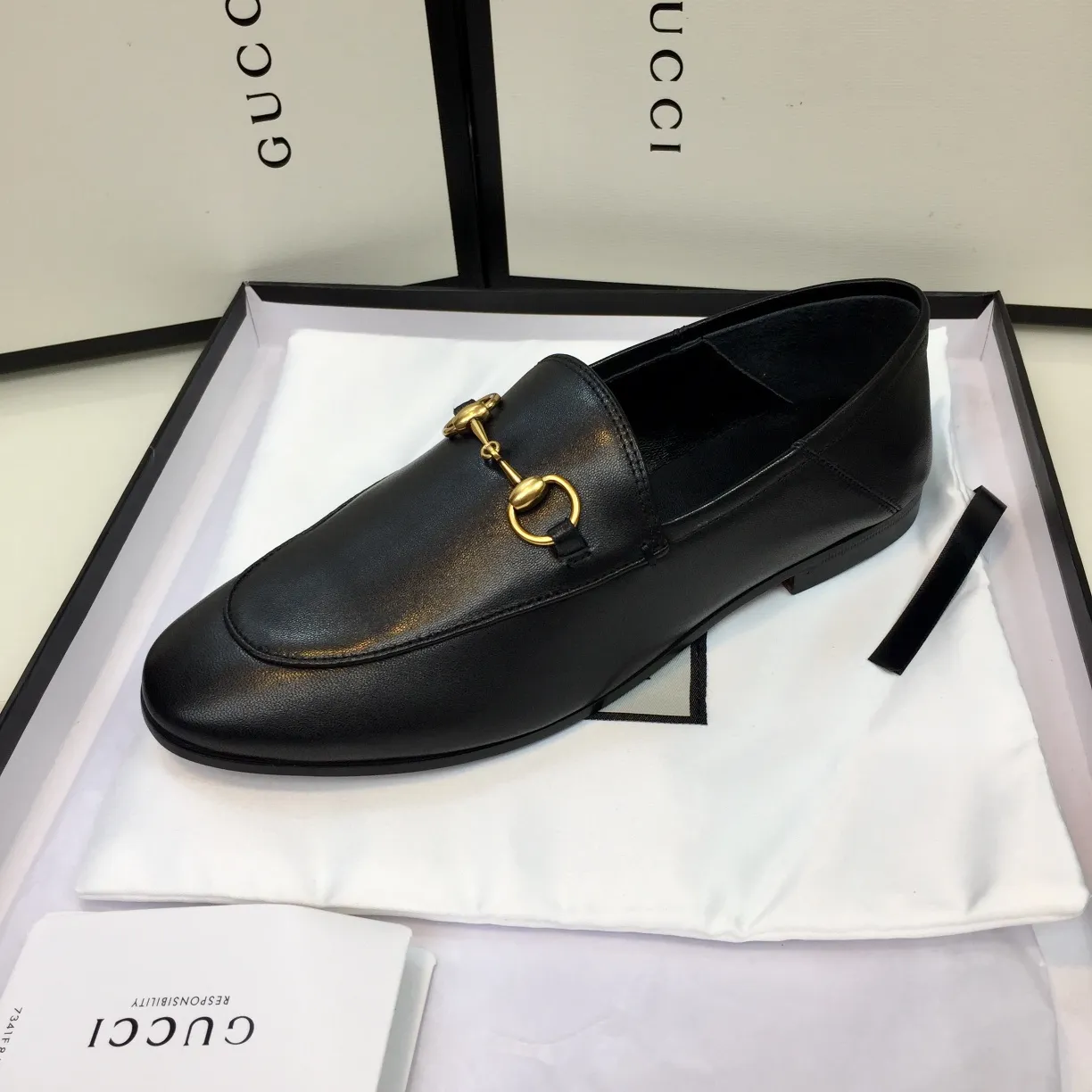 👟👟Ex-factory price 440👟👟～～GUCCI～Gucci Gucci classic century model, classic strawberry 3D printing, never fade, original purchase, purchasing agent level, welcome to compare, do not return the original version, G family classic flat shoes, mules, slippers and half slippers. Stamped logo Fabric: Original calfskin, lining feet/cowhide lining Outsole: Imported genuine leather outsole Size: 34-41 "34/41 custom-made, non-refundable, please come first to order. Verbal customization is not accepted" This panel can be customized Men's size: 39-45 "Custom-made, non-refundable" Packaging: Comes with a full set of top-quality packaging